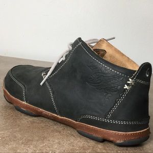 OluKai Kamuela Casual Nero Leather Chukka Boots